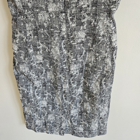 M.M La Fleur Black And White Crackle Aditi Knee Length Dress - Picture 10 of 13